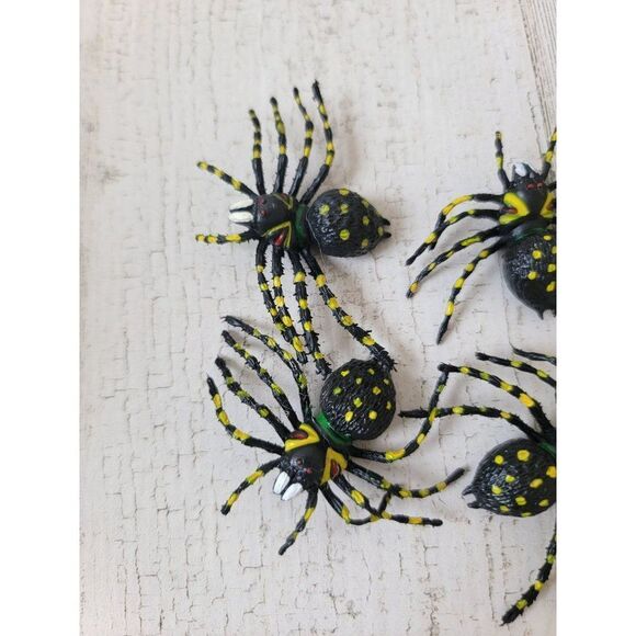 Yellow spotted spider tarantula set Halloween decor scary - Picture 2 of 4